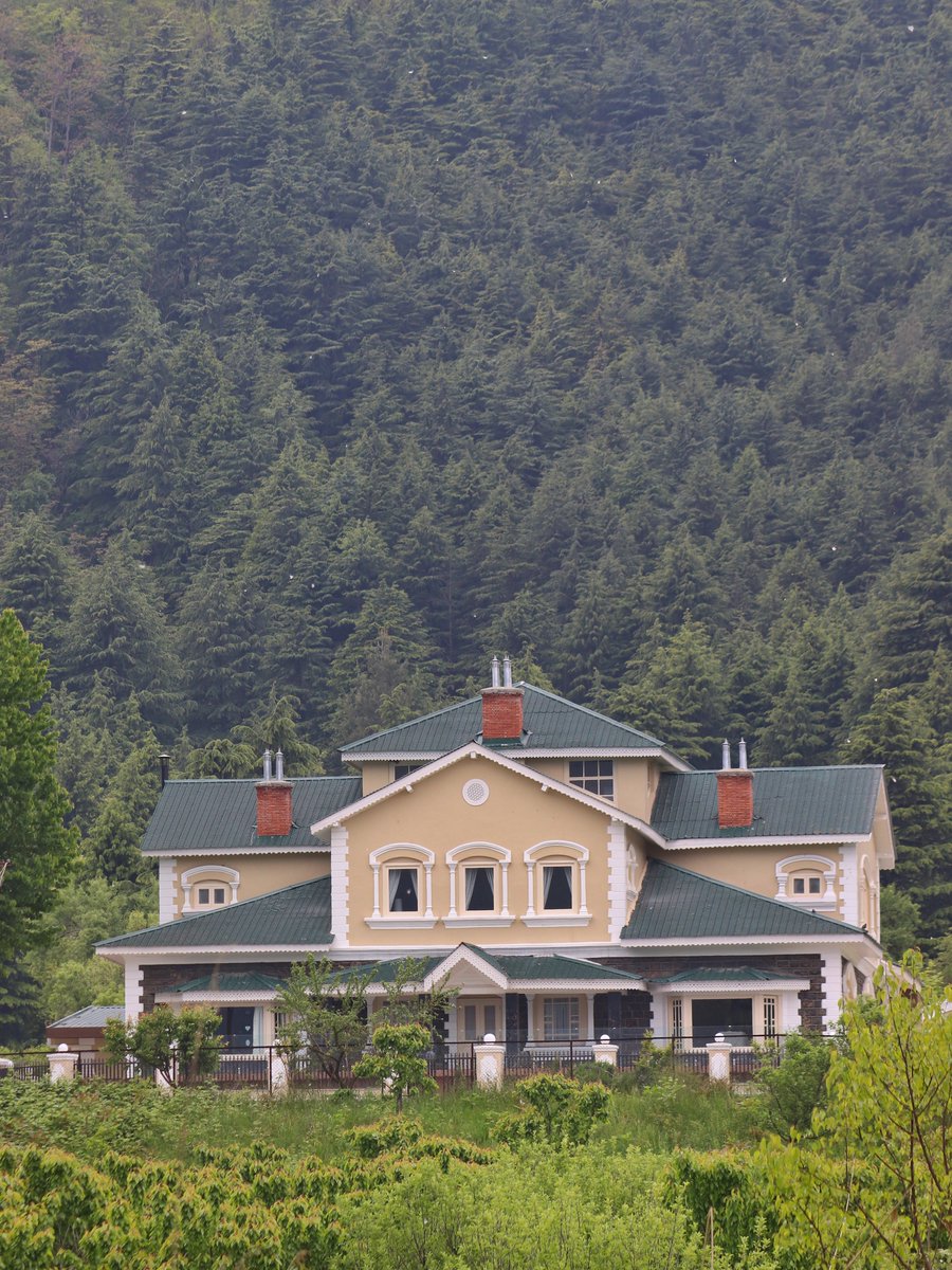 ShahidInam35's tweet photo. Kashmir 🏡 

Who wants to live here? https://t.co/ahel7ckWCF