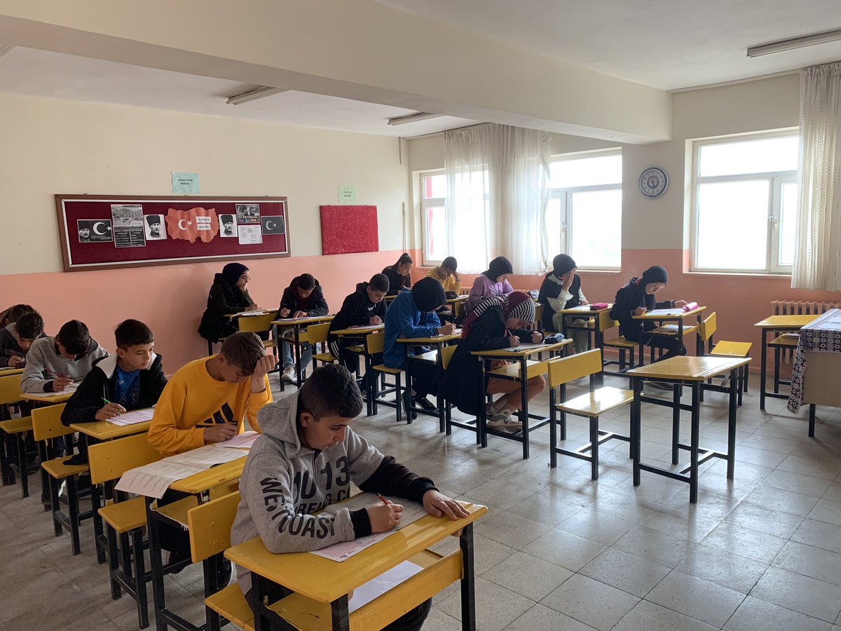EmtagOrtaokulu's tweet photo. TÜGVA Tarafından Gerçekleştirilen KİTAP KURDU Adlı Kitap Okuma Yarışmasının Yazılı Sınavını Ortaokul Öğrencilerimize Uyguladık.
@tugvaortaokul https://t.co/GDEdOocDKI