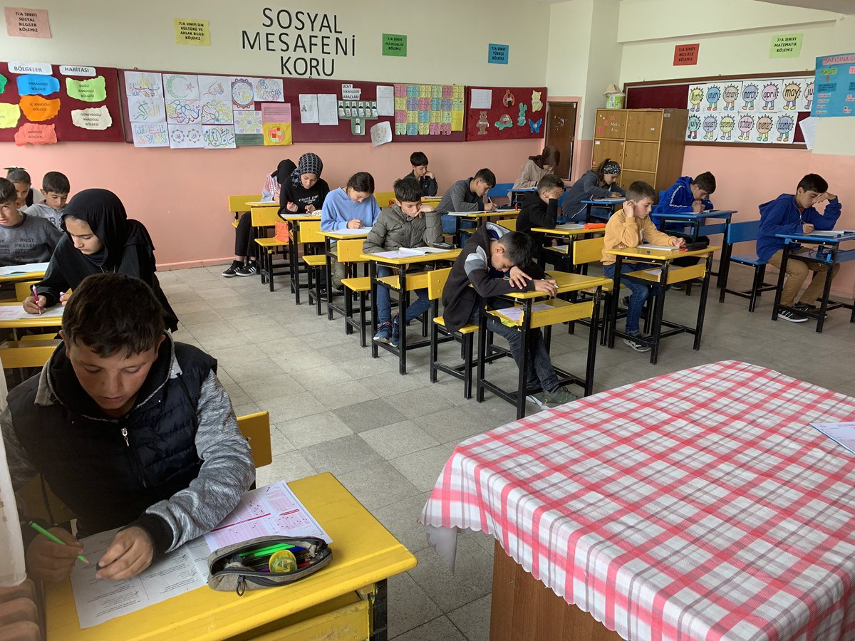 EmtagOrtaokulu's tweet photo. TÜGVA Tarafından Gerçekleştirilen KİTAP KURDU Adlı Kitap Okuma Yarışmasının Yazılı Sınavını Ortaokul Öğrencilerimize Uyguladık.
@tugvaortaokul https://t.co/GDEdOocDKI