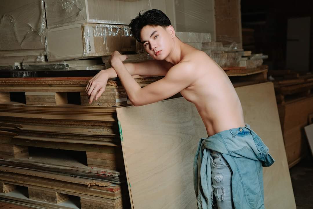 BaeDayEveryday's tweet photo. Makinis and tall Ajay
#BaeDay #BaeWatch #Baebies #malemodel #cuteboys #sexyboys #sexiestpinoys #pinoyhunk #pinoymodel #pogingpinoy @CoolturaSalon https://t.co/v5KnYm8MaM