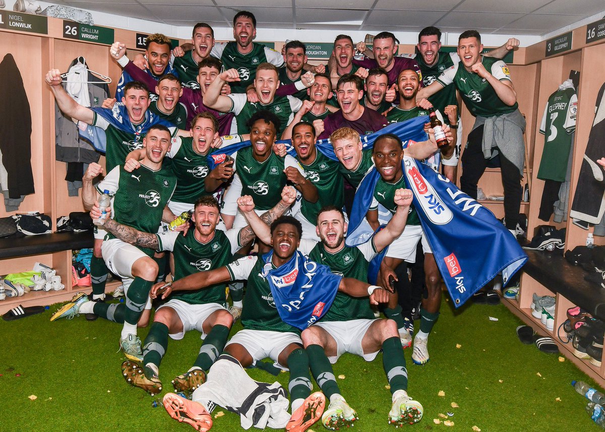 Joeedwards10's tweet photo. I love this club !! 💚💚💚 @Argyle https://t.co/aznWBziKG7