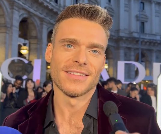 maddensslut's tweet photo. Richard Madden is so pretty it’s crazy https://t.co/oZSVlef4PI