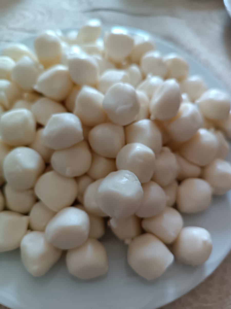 Zeynep41503913's tweet photo. Hatay yöresel peynirler
Şırdan mayalı çok lezzetli
#örgü
#lavaş
#çubuk
#misket
#dil 
#aztuzlu
#eveteslim 
#çoklezettli
#doğal
Enfes peynirler
Kgmı 135 ₺
 5 kglık alımda kargo ücretsiz  sadece 2 gün için kargo ücretsiz göndereceğim  kaçırmayın https://t.co/6GVp9BdDy6