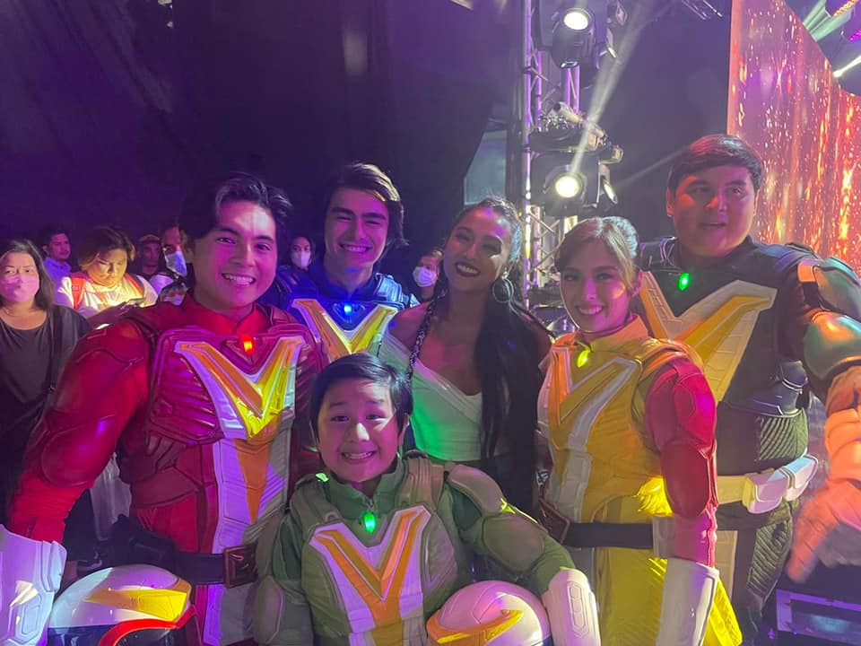 RadsonKISMET's tweet photo. Ilang oras na lang magstart na Voltes V Legacy at tiktoclock magpasaya sa Dagupan
Here is a pic of Voltes V Legacy with Mga Lihim ni Urduja
AOS Radson Flores
#AOSVoltIn https://t.co/mRCArcINVb
