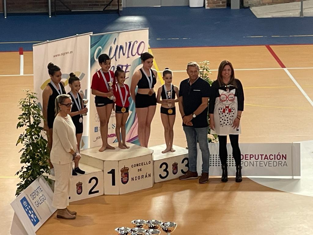 Moito deporte esta fin de semana na provincia! Onte o deputado <a href="/gorkavigo/">Gorka Gómez</a> participou na entrega de trofeos do Torneo San Telmo de Bádminton no <a href="/Concellotui/">Concello de Tui</a> e a deputada <a href="/RaqueGiAr/">Raque.GiAr</a> na do Campionato Galego e Copa Escolar de Ximnasia Acrobática no <a href="/ConcelloNigran/">Concello de Nigrán</a>. Parabéns! 👏