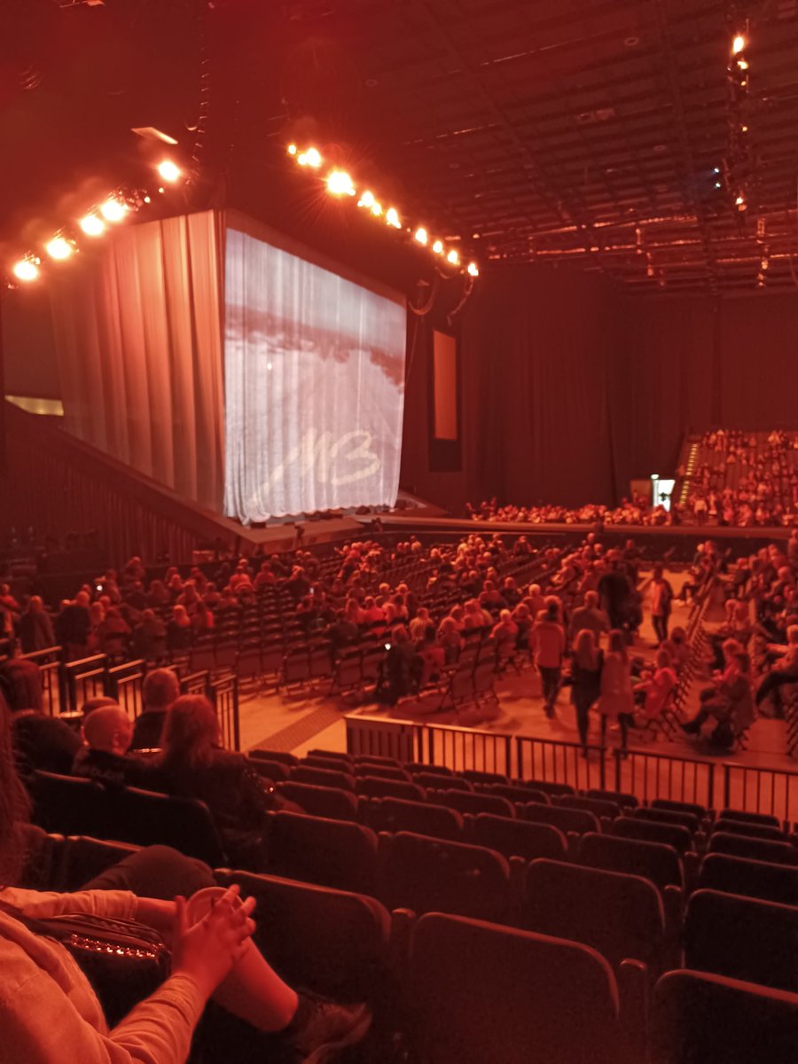 Judymcdonnell8's tweet photo. Had a great night in Aberdeen last night watching Michael buble it was a fantastic night https://t.co/st8nWcN9LY