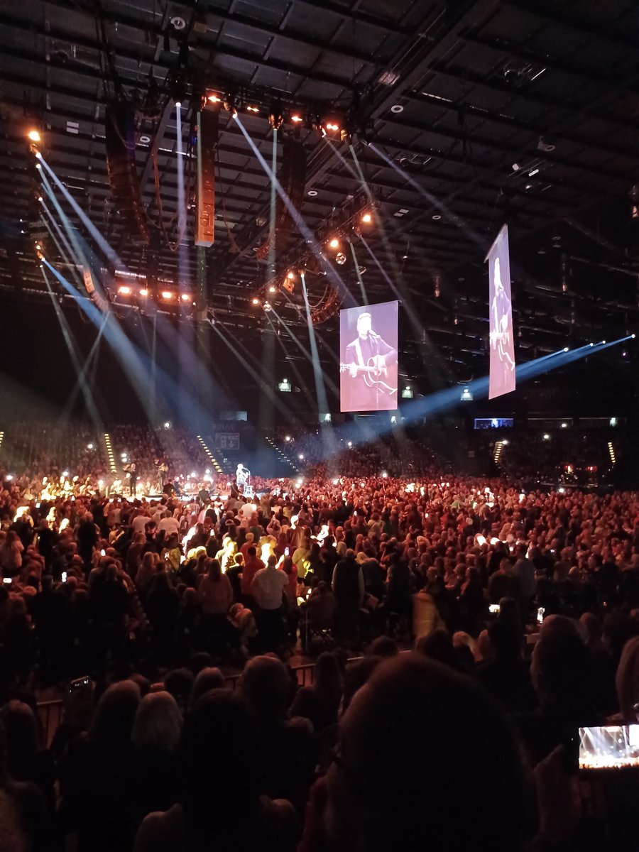 Judymcdonnell8's tweet photo. Had a great night in Aberdeen last night watching Michael buble it was a fantastic night https://t.co/st8nWcN9LY