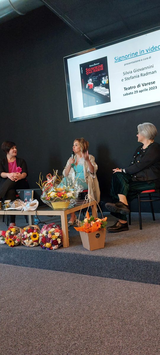 𝗦𝗶𝗴𝗻𝗼𝗿𝗶𝗻𝗲 𝗾𝘂𝗮𝘀𝗶 𝗽𝗲𝗿 𝗯𝗲𝗻𝗲 è il mio primo libro di racconti inconsueti.
È stata un'emozione indescrivibile presentarlo, in anteprima, con <a href="/giovissi/">Silvia Giovannini</a> e <a href="/LaRadman/">LaRadman</a> 

È online e nelle librerie: buona lettura!

[edizionidrawup.it/prodotto/signo…](edizionidrawup.it/prodotto/signo…