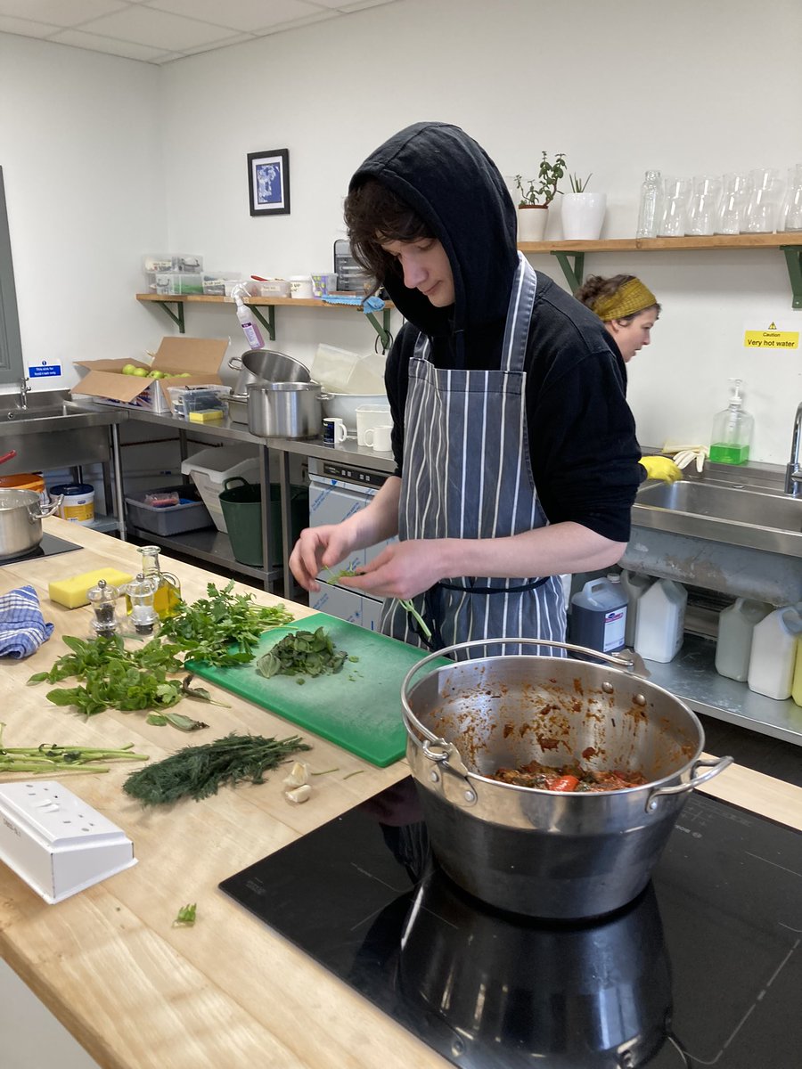 knowle_west's tweet photo. It’s all smelling delicious @theparkknowle! @squarefood partnering with Redcatch Community Garden, The Park Cafe, Inns Court and  loads of lovely volunteers to cook todays Community Roast #communityresearchers #foodnetwork #partnerships https://t.co/DsA6m8KpdM