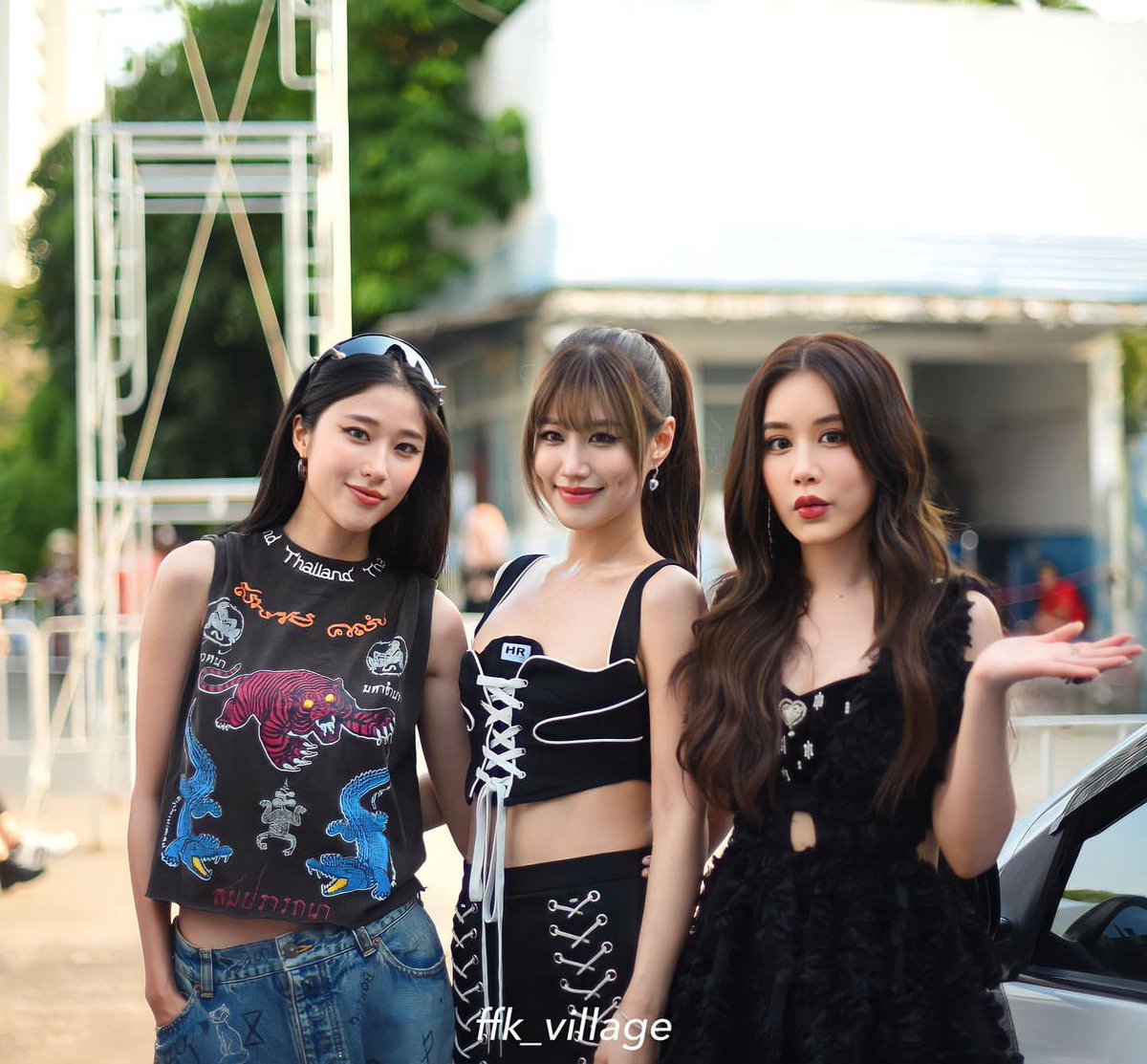 ffk_village's tweet photo. 29.04.2023
FFK - #ฝั่งธนเฟส
ขอบคุณทุกๆคนที่มาเชียร์ เฟย์ฟางแก้ว ด้วยกันวันนี้น้าาาา 💖
#ฝั่งธนเฟส #fungthonfest #FTF
#EntLab x #MacEntBsru
#fayefayeye #fangfangg #kaewjarin #ffk #fayefangkaew #เฟย์ฟางแก้ว https://t.co/iJUEwxbSzx