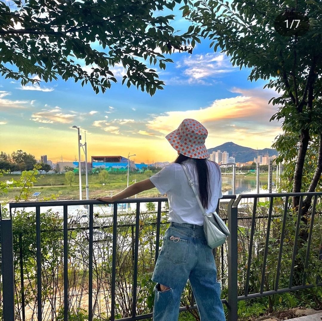cresentmccn's tweet photo. { sun_nami instagram update }

하늘이 너무 예쁘당! 🌅 https://t.co/V3iSPZaJBL