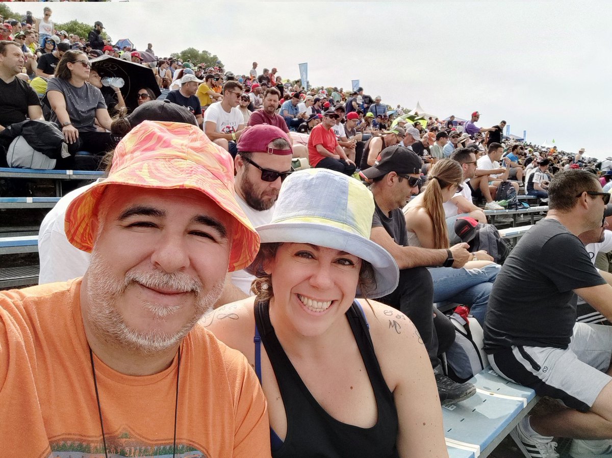 roberolivarod's tweet photo. @motosjerez #motosjerez #villacastrogreen #villataktm  #villata71  desde la R9 
Viniendo desde Castro Urdiales , pero somos de Villaverde (Madrid) saludos para Coque  y Marta (este año se han quedado en casa y nos ven en @DAZN_ES) @coqueolvv 
@MartaOlivaa https://t.co/NwbGsXn9Xq