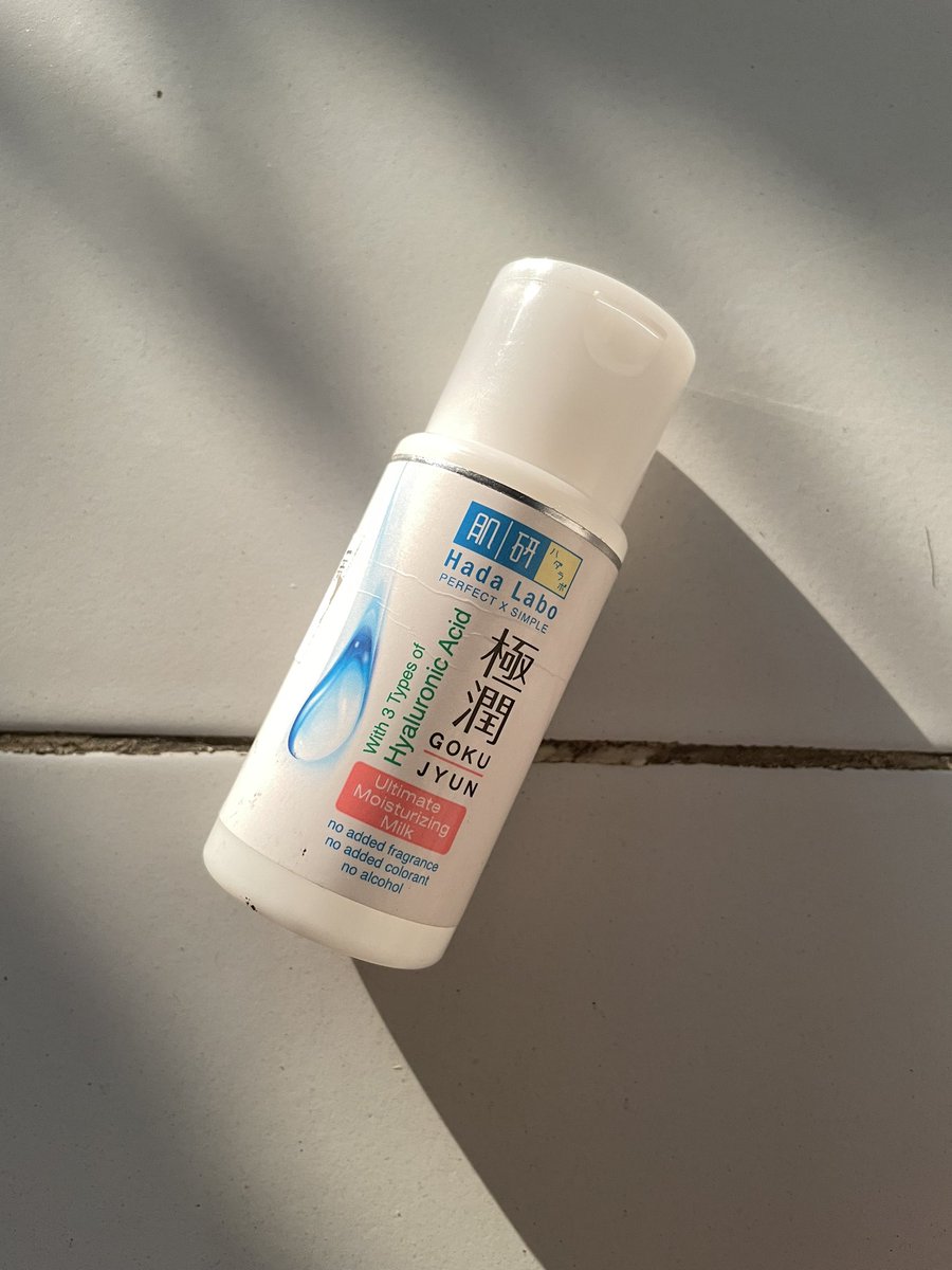 veenccc's tweet photo. —hadalabo gokujyun moisturizer`•
pemakaian hampir 2 tahun
basic skincare wajib! aku udah abis 2 botol.
✔️MURAHH dan isinya banyak bgt?!
✔️dipake dikit udah langsung lembab jadi irit banget
✔️ga bikin kusam!
note : di aku bikin lembab aja
🛒 https://t.co/lyZvd0Sq3w ⭐️9/10 https://t.co/IxLb7AuTPA