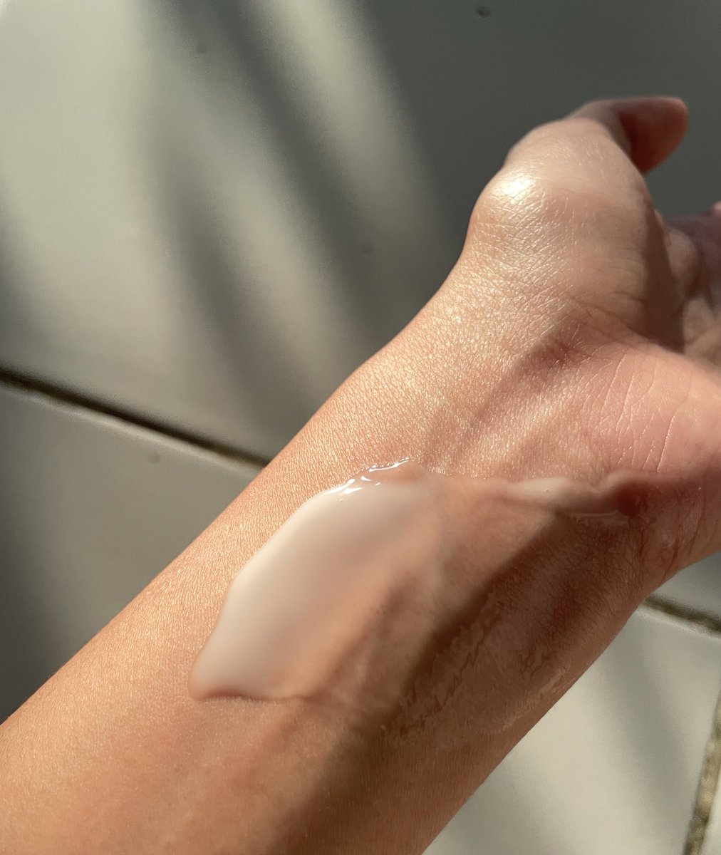 veenccc's tweet photo. —hadalabo gokujyun moisturizer`•
pemakaian hampir 2 tahun
basic skincare wajib! aku udah abis 2 botol.
✔️MURAHH dan isinya banyak bgt?!
✔️dipake dikit udah langsung lembab jadi irit banget
✔️ga bikin kusam!
note : di aku bikin lembab aja
🛒 https://t.co/lyZvd0Sq3w ⭐️9/10 https://t.co/IxLb7AuTPA