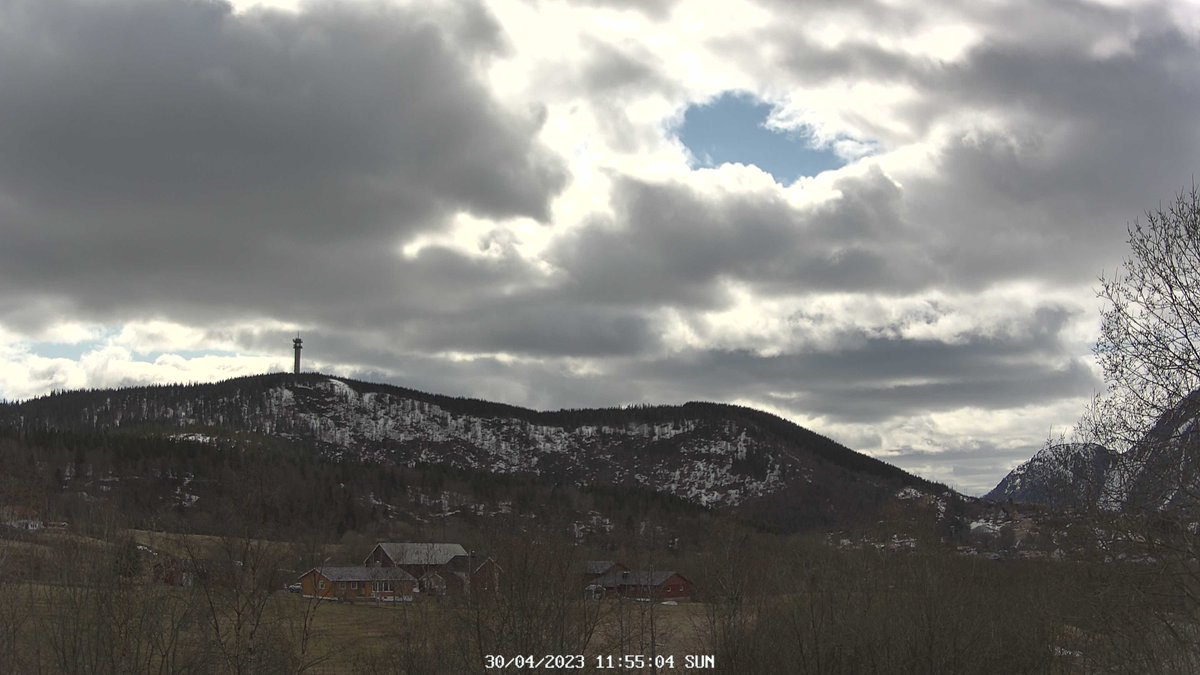 ArntSoloy's tweet photo. 12:00 Temp: 5.2oC Barometer: 1004.8 hPa Nedbør:  0.3 mm Fuktighet:59 % #weatherdisplay #Mosjøen #Kulstaddalen https://t.co/V1liEezoCO