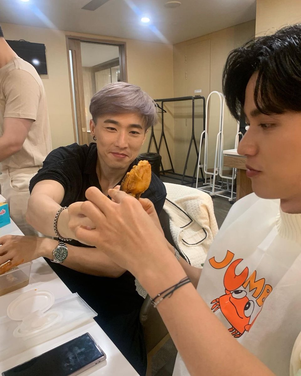 taytawanfc's tweet photo. IGs : Jaojack
☀️[Update] #Tawan_V
➖ 30.04.2023

รักคุณพ่อนะคะ 💙

#TayNew1stFMSG https://t.co/juILIQQgUC
