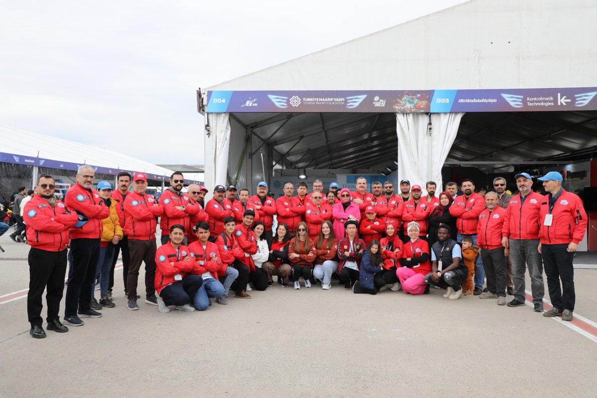 TMaarifVakfi's tweet photo. Maarif Takımı olarak insanlık yararına teknoloji projelerimizle @teknofest finallerindeyiz.🚀

Öğrencilerimizin araştırma ve geliştirme heyecanına destek olan bu girişimin organizasyonuna katkı sunan herkese dünyanın dört bir yanından teşekkür ederiz.👏🏻👏🏻👏🏻

#TEKNOFEST2023 #SenGELECEKSİNdiye