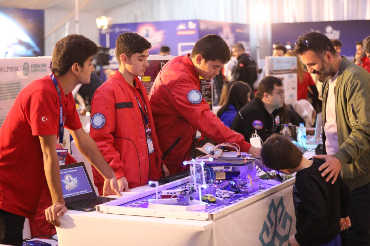 TMaarifVakfi's tweet photo. Maarif Takımı olarak insanlık yararına teknoloji projelerimizle @teknofest finallerindeyiz.🚀

Öğrencilerimizin araştırma ve geliştirme heyecanına destek olan bu girişimin organizasyonuna katkı sunan herkese dünyanın dört bir yanından teşekkür ederiz.👏🏻👏🏻👏🏻

#TEKNOFEST2023 #SenGELECEKSİNdiye