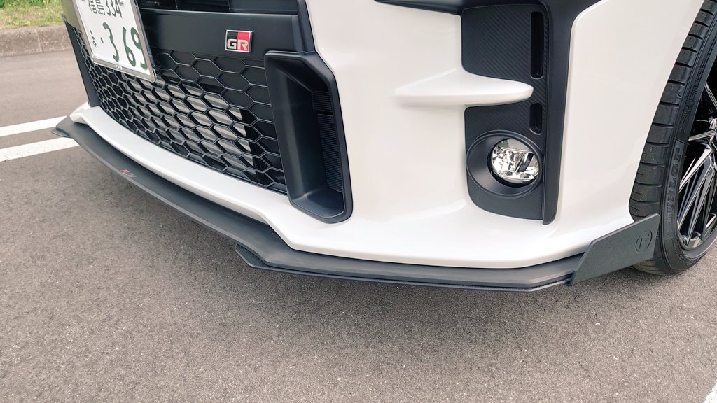 N0SUKeeee's tweet photo. もしかすると国内初？
FlowDesignsのFull Splitter Kit装着しました!
#GRヤリス　#FlowDesigns https://t.co/yDHQJELzh1
