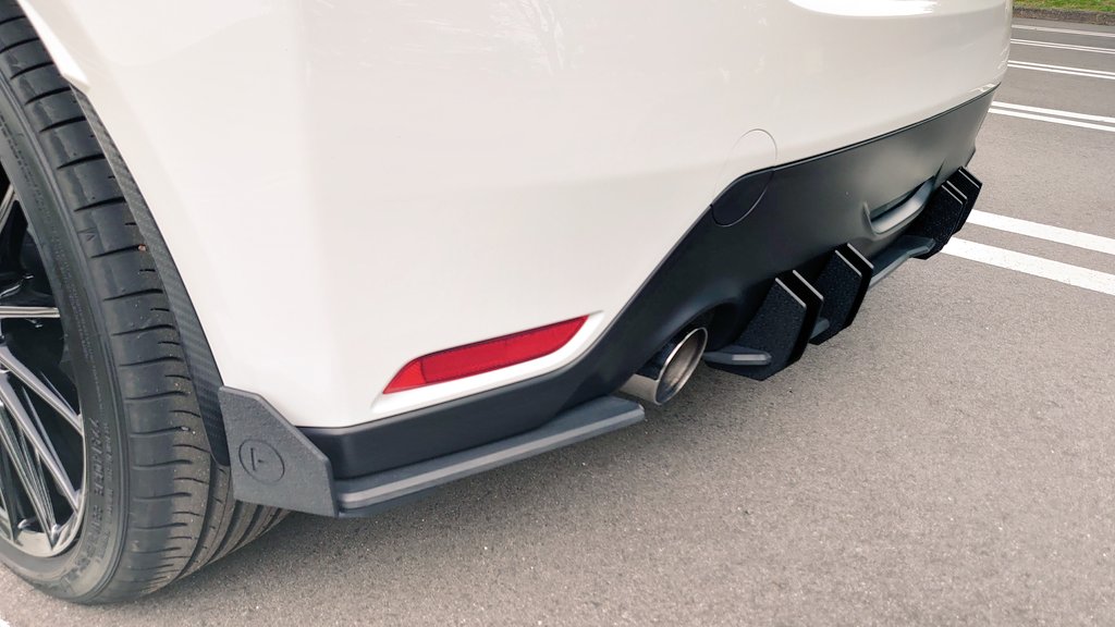 N0SUKeeee's tweet photo. もしかすると国内初？
FlowDesignsのFull Splitter Kit装着しました!
#GRヤリス　#FlowDesigns https://t.co/yDHQJELzh1