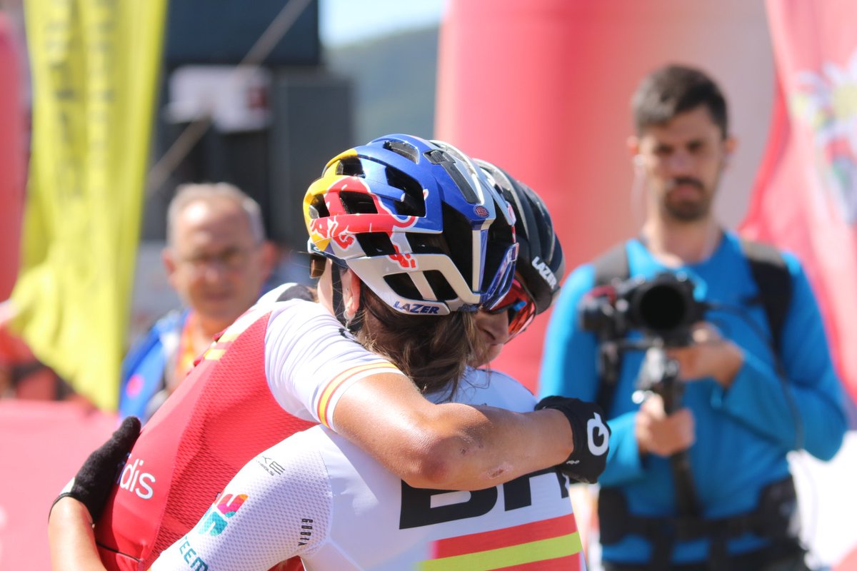 #CopaEspañaXCOCofidis | ¡Victoria para Rebecca Henderson en Sabiñánigo! 

🥈 Rocío García
🥉 Natalia Fischer

➡️ Natalia Fischer se lleva la victoria en la general final 🏆

<a href="/ciclistacofidis/">Cofidis Likes Ciclismo</a> <a href="/ccedelweiss/">ccedelweiss</a>
