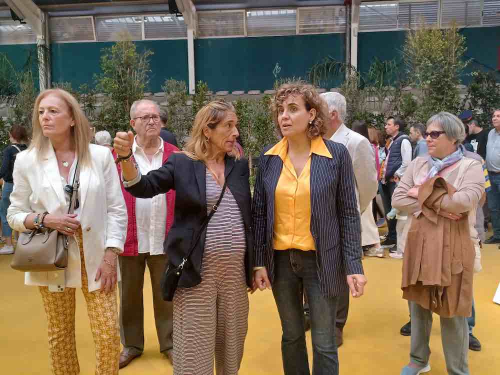 La portaveu del <a href="/ppopular/">Partido Popular</a> al Parlament Europeu <a href="/DolorsMM/">Dolors Montserrat</a> visita la <a href="/FiraEsparrecs/">Fira d'Espàrrecs de Gavà</a> de #Gavà
amb el <a href="/gava_pp/">PPGavà</a> i <a href="/MonicaPares/">monica pares centeno</a> al capdavant elbruguersdigital.cat/dolors-montser…