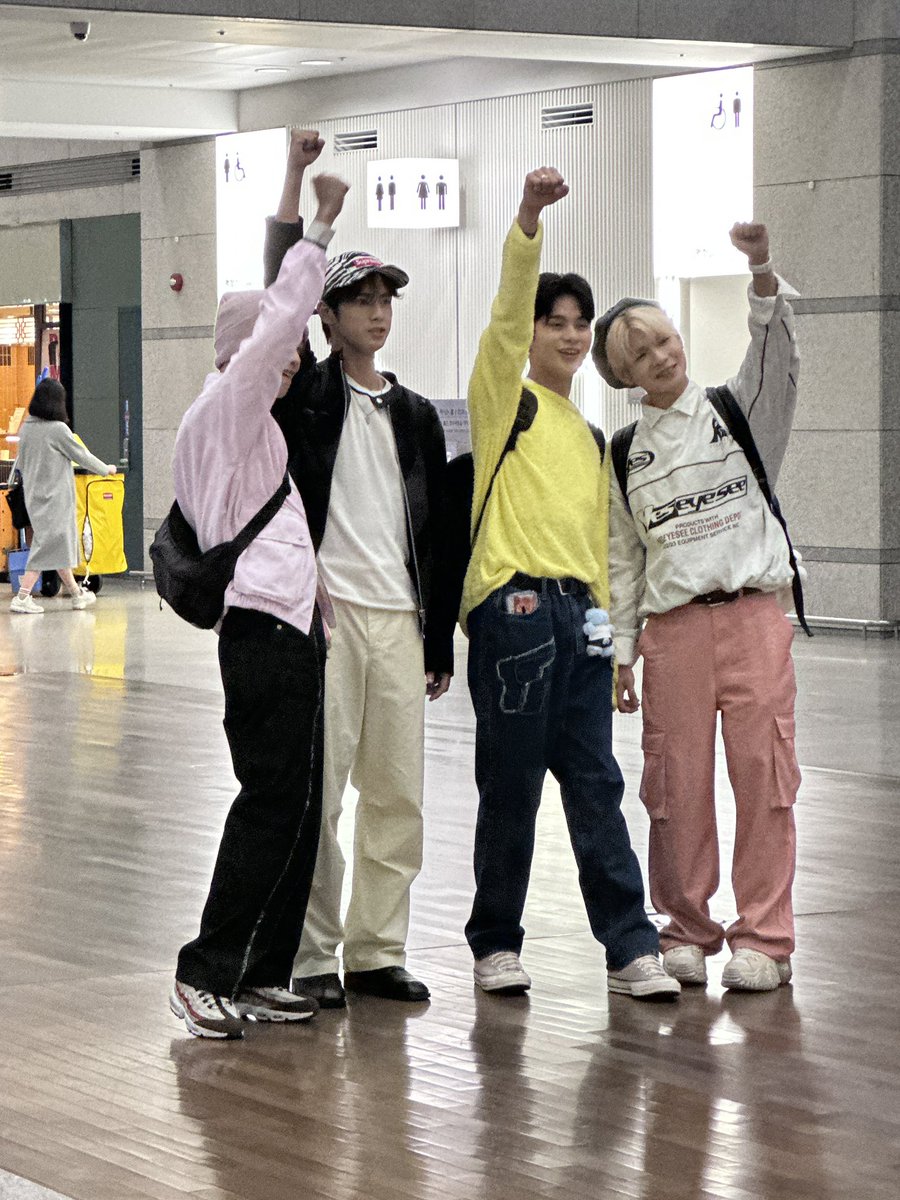 King_YeQiu's tweet photo. Let us all wait for MLD's announcement regarding the Maknae's. For now avoid any speculation and other forms of gossips. OT4 for now. Thank you. #HORI7ON #HORI7ON_FlyToSouthKorea #ANCHOR https://t.co/BHEbOz3s6n