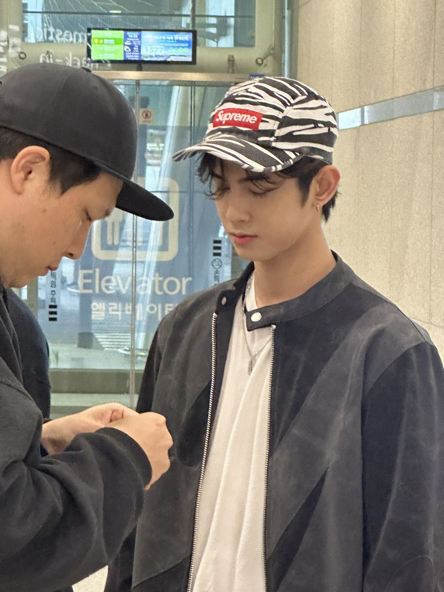 King_YeQiu's tweet photo. Let us all wait for MLD's announcement regarding the Maknae's. For now avoid any speculation and other forms of gossips. OT4 for now. Thank you. #HORI7ON #HORI7ON_FlyToSouthKorea #ANCHOR https://t.co/BHEbOz3s6n