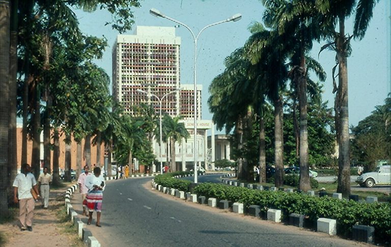 Yorubaness's tweet photo. University Avenue, University of Lagos, 1988 https://t.co/Xsp3f1zZNi