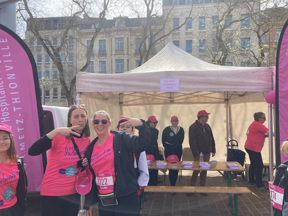 chr_metz_thion's tweet photo. Le CHR en communion avec la population de la @MairiedeMetz pour La Messine ! 🌹🎉
Tous unis contre le cancer du sein 🫶🏼
#la #messine #ensemble #sante #publique https://t.co/Y3k5hBHZlb