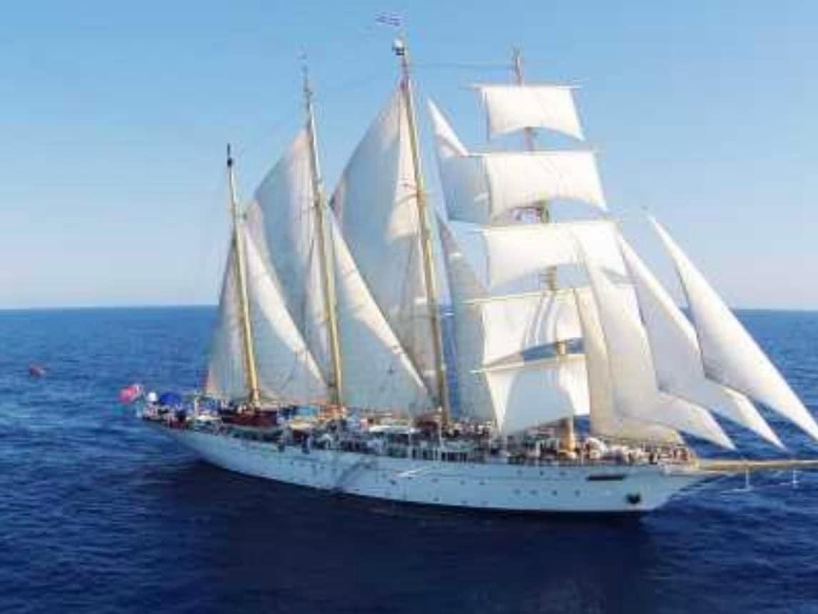 PepeGaFuentes's tweet photo. El #crucero a vela #StarClipper, hizo escala el día de ayer en el @puertodemotril.
Un velero luxury de 4 mástiles, con 110 m de eslora, decorado en maderas nobles, y con capacidad para 170 pasajeros, que ofrece experiencias inolvidables y únicas.
#turismo
#crucerosdelujo
#Motril https://t.co/Xb0kos7HeL