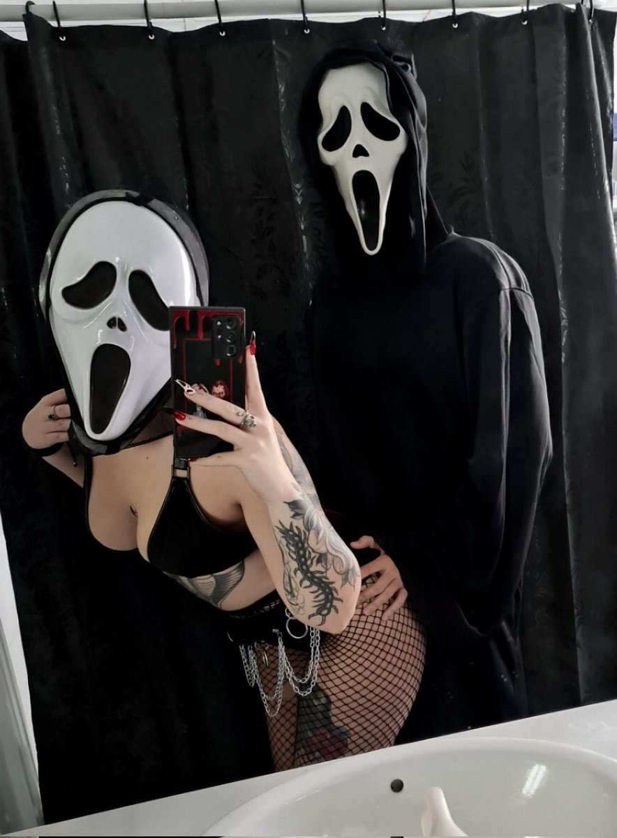 What’s your favorite scary movie?  🔪