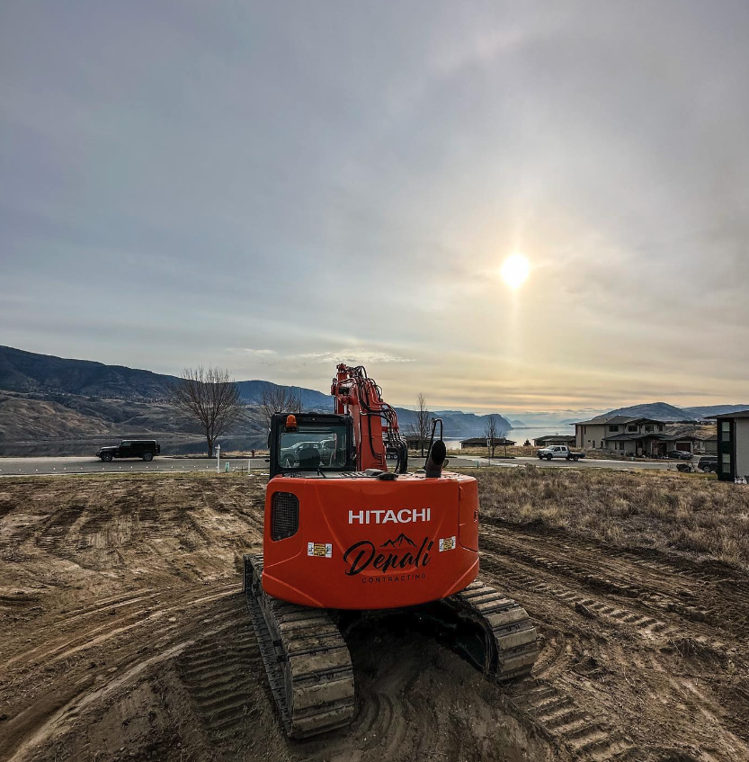 HitachiCME's tweet photo. This Hitachi Construction Machinery excavator is working with quite a view!🗻🌞
📸 @denalilandscapeanddesigninc (on Instagram)
#Hitachi #Construction #Machinery #WorkingWithAView https://t.co/8FK3Y0teMu