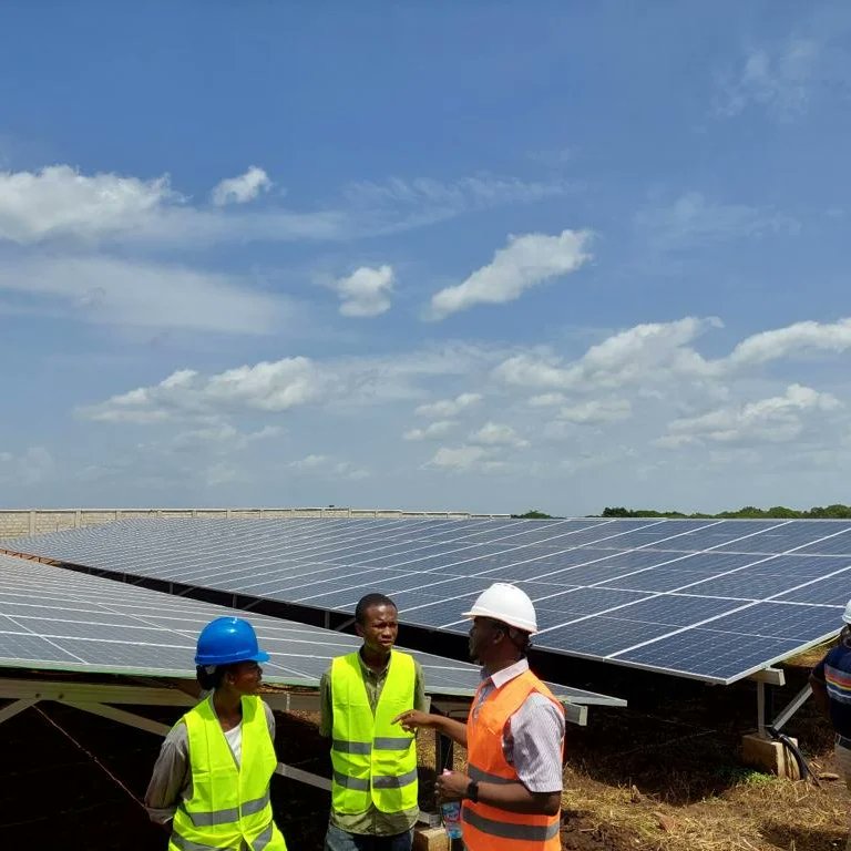 EU 🇪🇺 and Norway 🇳🇴 inaugurate solar plant for the Ghana Nuts Limited in Techiman expected to generate 738.096KWh electricity , prevent 9864 tonnes of lifetime CO2 carbon emissions and create 98 jobs.

#AfricaSolar #SDG7 #GlobalGateway  

📸: Corks Energy/ Empower New Energy