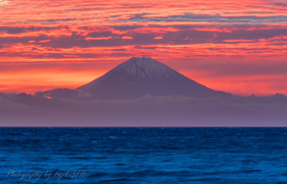 fujibi3776's tweet photo. 爆焼け
＃富士山　＃館山市　＃北条海岸 https://t.co/MEHIBObMs8