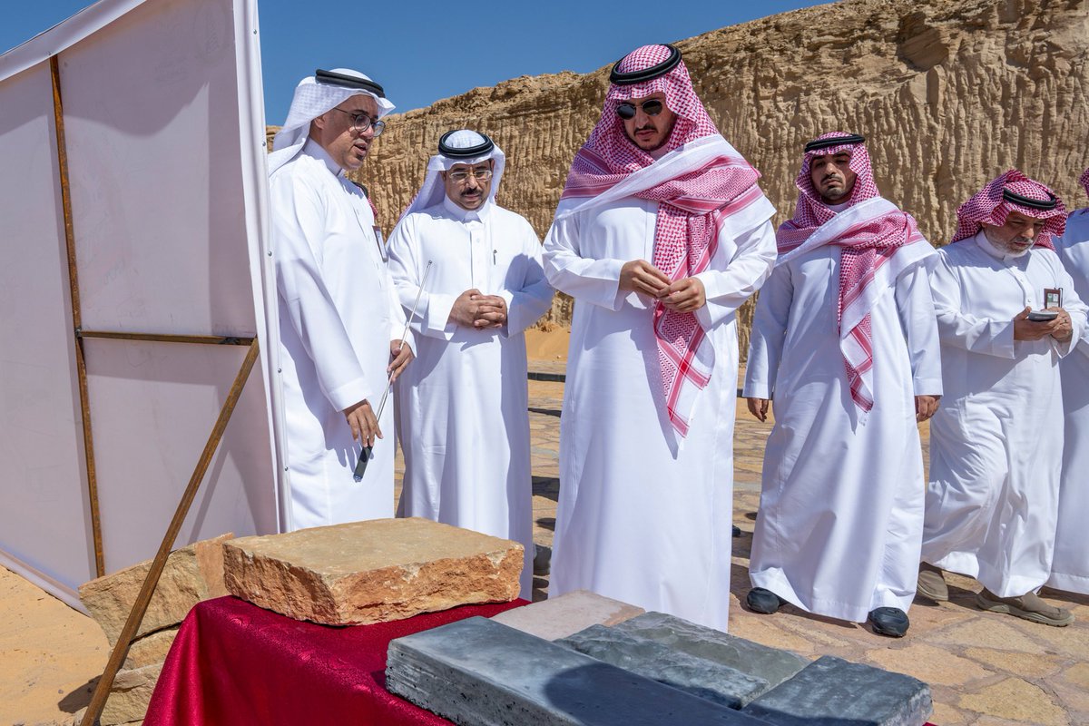 AljoufSA's tweet photo. سـمـو #أمير_منطقة_الجوف يتفقّد مشروع تطوير المنطقة المحيطة بقلعة زعبل التراثية بمدينة سكاكا

https://t.co/c813gHkouu

#استثمر_بالجوف
#الجوف_سلة_غذاء_المملكة
#الجوف_عاصمة_الطاقة_المتجددة https://t.co/kBxvaDdyFH