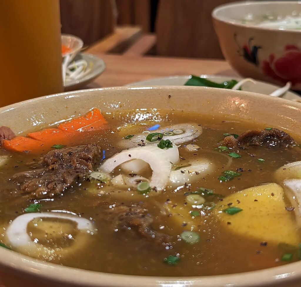 HiImZech's tweet photo. very large portion of vietnamese food https://t.co/RqvGDmHqkc
