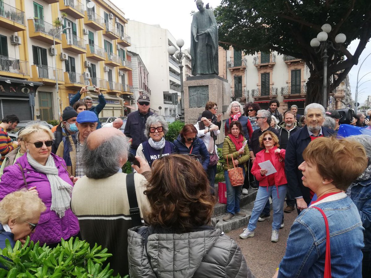 spazionoponte's tweet photo. In corso il primo trekking urbano contro il ponte

#noalponte #noponte #noalpontesullostretto #pontesullostretto #ponte #messinaeventi #messinabedda #messina #calabria #reggiocalabria #villasangiovanni https://t.co/xEG7chLTlY