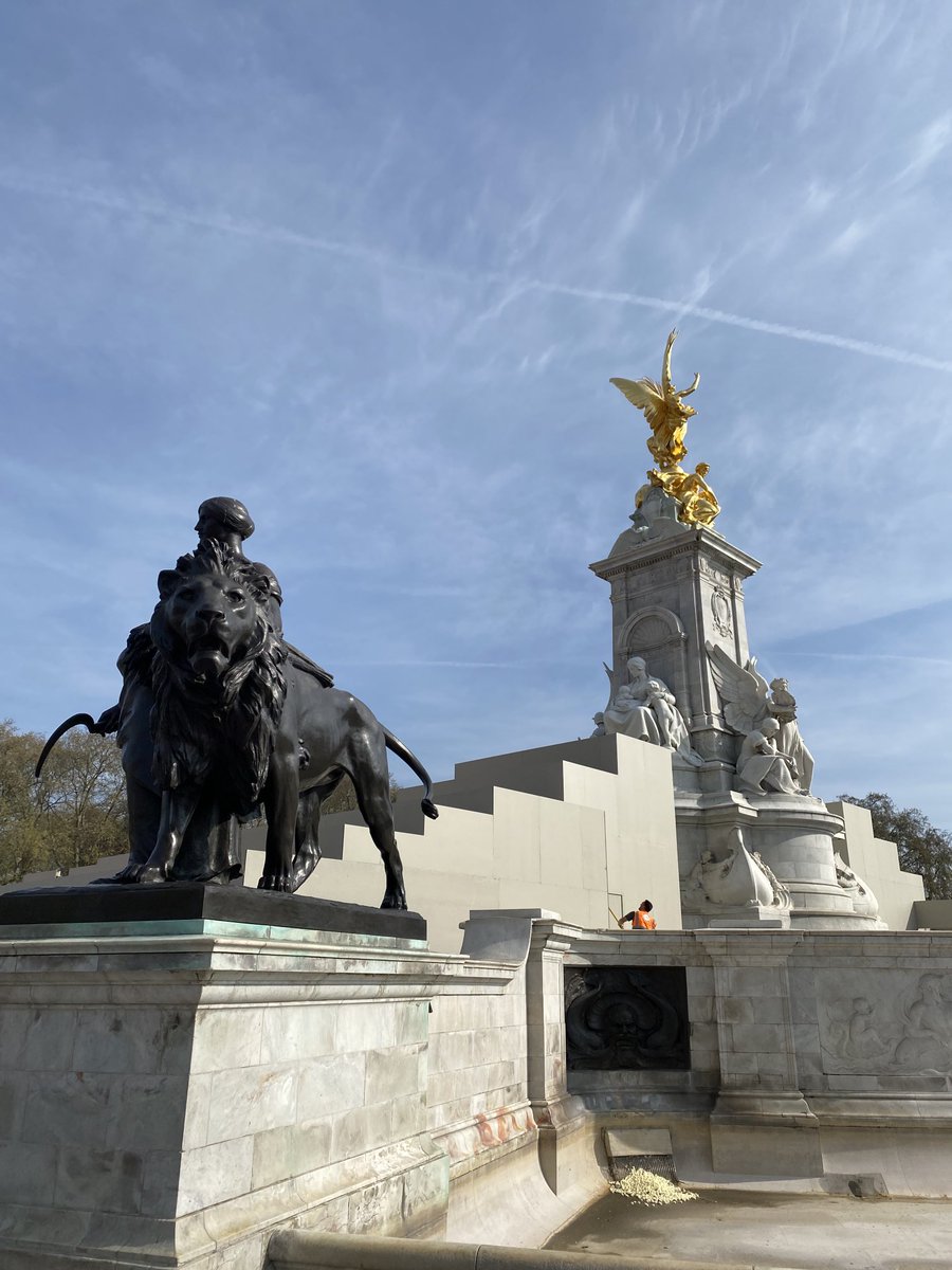 PetrocTrelawny's tweet photo. spent Sunday morning in the sunshine walking the route of next Saturday’s Coronation parade. I’ll be providing accessible commentary on the whole day with extra description and information #BBCRedButton @BBCiPlayer from 0900 onwards https://t.co/D1F115WwTg