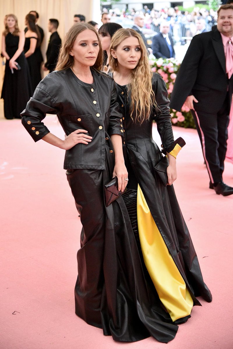 #MetGala - #TheOlsentwins #vintageChanel (2019) #Throwback! 😘👍🏼😊