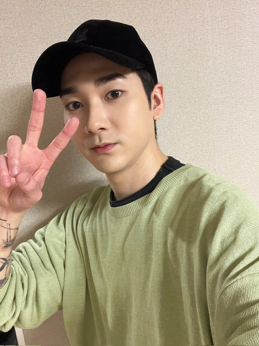realaaronkwak's tweet photo. [#코카보]
오늘 저녁 8시! 알지? 🤠

📺 #코리안카우보이스 S3E16
https://t.co/Wmxeoex5Cm

#아론 #곽아론 #AARON
#KoreanCowboys https://t.co/Kizo0s493Z