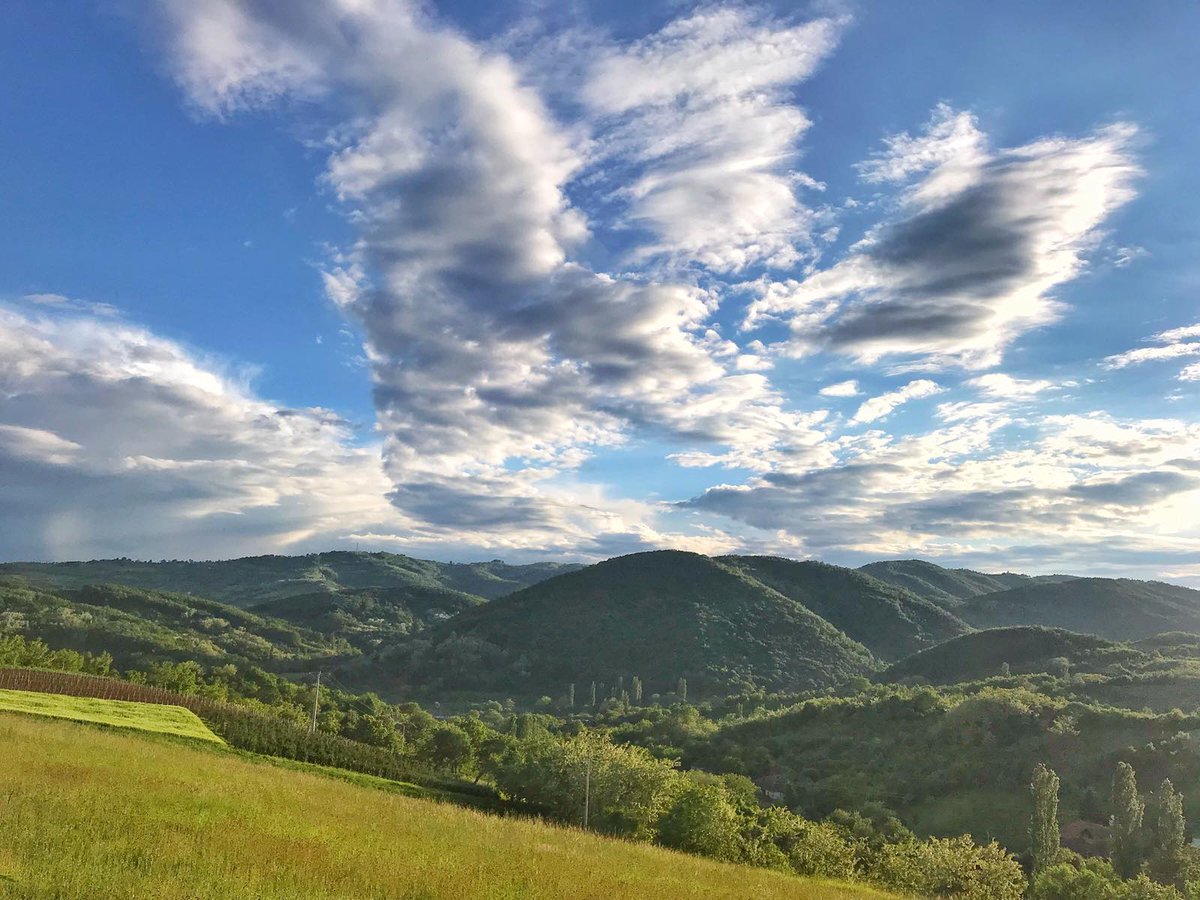 maricaziva's tweet photo. ❗Apel svima koji će ovih dana pohrliti u prirodu, da istu poštuju i štite.
❗Nemojte seći zdravo drvo da biste ispekli roštilj! 
❗Ne ostavljajte za sobom đubre, zašto tako uzvraćati livadama, šumama, rekama na gostoprimstvu?
❗Čuvajte prirodu, ona je život! ❤️

#znamodanedamo https://t.co/TlEq29rzQ9