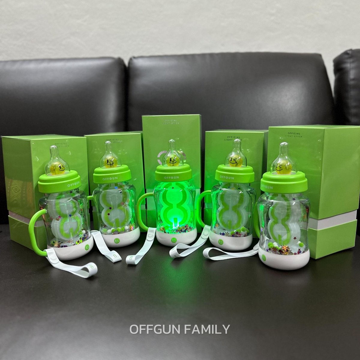 starfess's tweet photo. -base guys drop lightstick idol paling unik dong. Me first, this is babii bong! https://t.co/sdF6v1C8ts