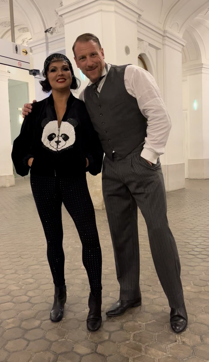 GGboeck's tweet photo. “Oldies” and “Youngsters” in #schönbrunn 🇦🇹yesterday- #austriaforlife 

The one and only ⁦⁦Best-of-the 🌎💫⁦@AnnaNetrebko⁩ 
+
my „Kronprinz Rudolf“ #davidkerber 👏👏👏
#figaro #philippschöllhorn 💪 https://t.co/tLvhhIlq6c