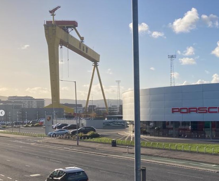 Replay_Physio's tweet photo. End of a busy week at RE:PLAY, we are delighted to be in our new clinic. Wishing a happy Bank Holiday weekend to all our clients. #sportsphysio #strengthandconditioning #gym #belfast #titanicquarter #fitness #physiotherapy #belfastcity https://t.co/3z61hp1Lkf