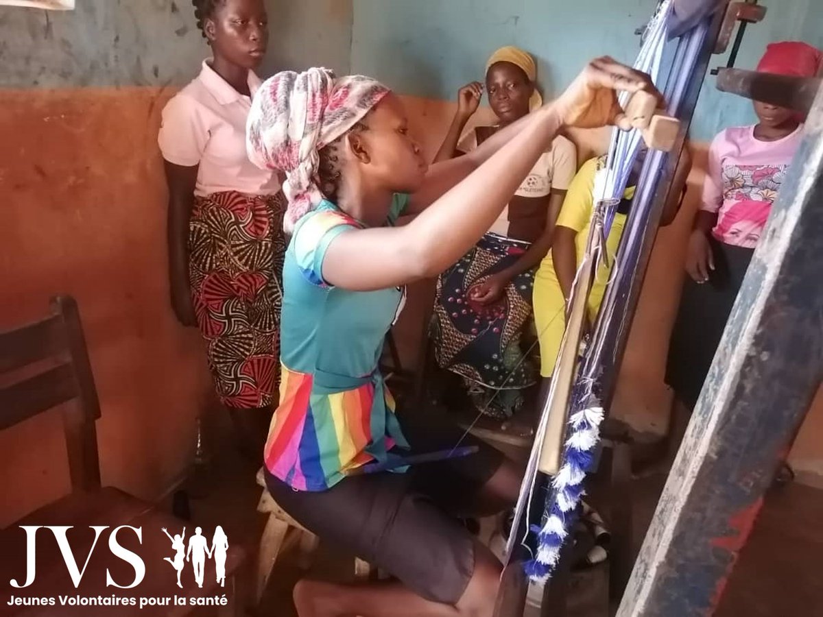 JVSAssociation's tweet photo. Dans le cadre du projet #NosDroitsNotreVie, notre équipe s'est rendue dans les ateliers des bénéficiaires de #RevElles, afin de s'assurer de la bonne marche des formations. 
C'était l'occasion d'écouter les filles sur les difficultés qu'elles vivent au cours de leur formation. https://t.co/iUCUqHHIGQ