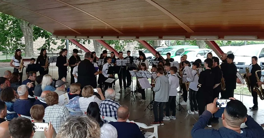 Imatges del Concert que ahir es  realitzar a la Pèrgola de Jesús com a cloenda de la "VIII Trobada de Saxos de les Escoles i Conservatori de Música de les Terres de l’Ebre". <a href="/cmtortosa/">Conservatori Tortosa</a> <a href="/cmreus/">Conservatori Reus</a>
@cmtarragona 
@dipta_cat