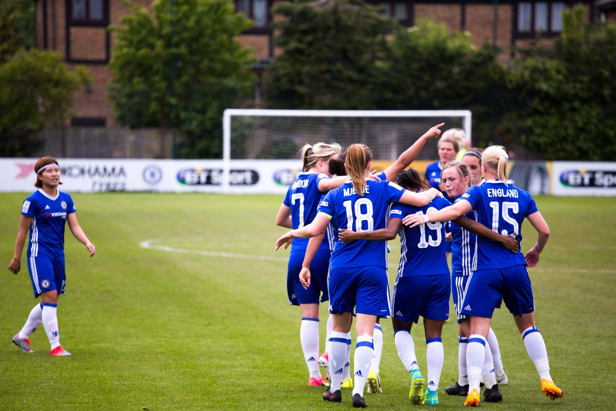 thomflint's tweet photo. @ChelseaFCW @erincuthbert_ Also made my WSL photo debut the same day 🥳 https://t.co/Amr0LecfjT