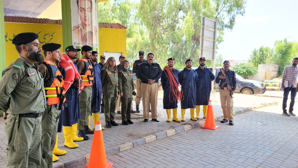 murtazawahab1's tweet photo. In order to deal with any emergency situation due to the expected rains, Rescue 1122 team has been stationed in different areas by #SindhGovt to assist with rescue operations if needed https://t.co/S6x9XhPUlO