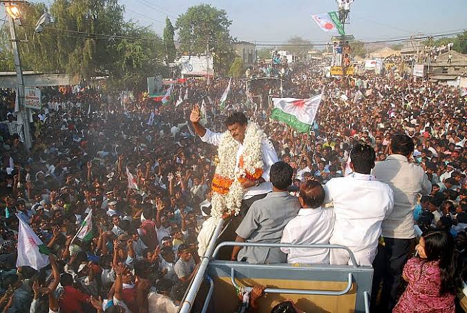 Gowtham__JSP's tweet photo. 70 Lakhs Votes - 18 MLas , Poti Lo YSR  CBN, KCR, 10 Worst Biased Media Houses 

Rajya Sabha Member , Central Minister 

Idantha Just Party Announce Chasi 6months Tho Saadinchindi

చిరంజీవి గారి చెప్పులు తుడవటానికి కూడా పనికి రాడు వాడు

Jai Chiranjeeva @KChiruTweets ♥️🛐✊ https://t.co/IKvjvriaHW